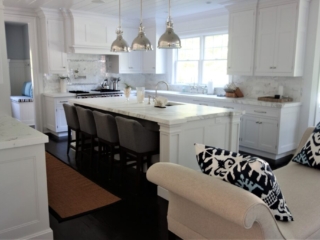 DSC03744 White quartz kitchen with chrome finishes