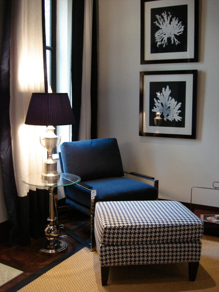 Corner chair in blue with ottoman